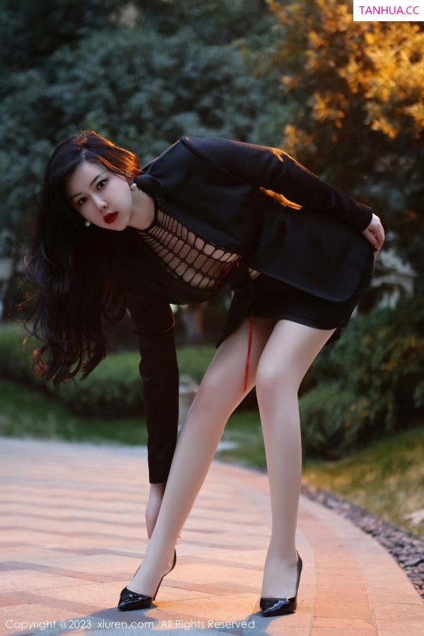 王格 王婉悠 [XiuRen]高清写真图 2023.03.16 No.6421 王婉悠Queen 丝袜OL第33张图片